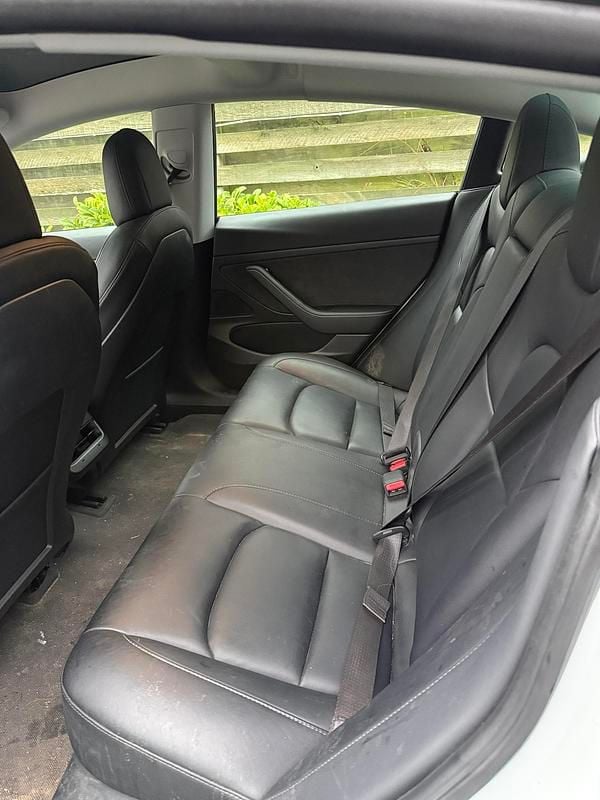 hvid Brugt 2021 Tesla Model 3 Standard Range Plus Sedan | 157.000 kr. (Fair pris) - Billede 1/5