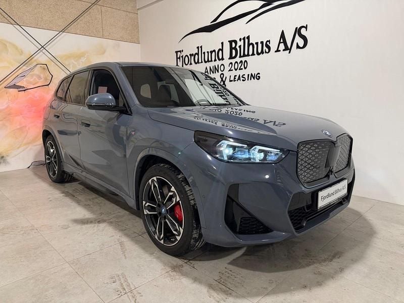 Gråmetal Brugt 2025 BMW iX1 M Sport SUV | 384.900 kr. (Fair pris) - Billede 1/4