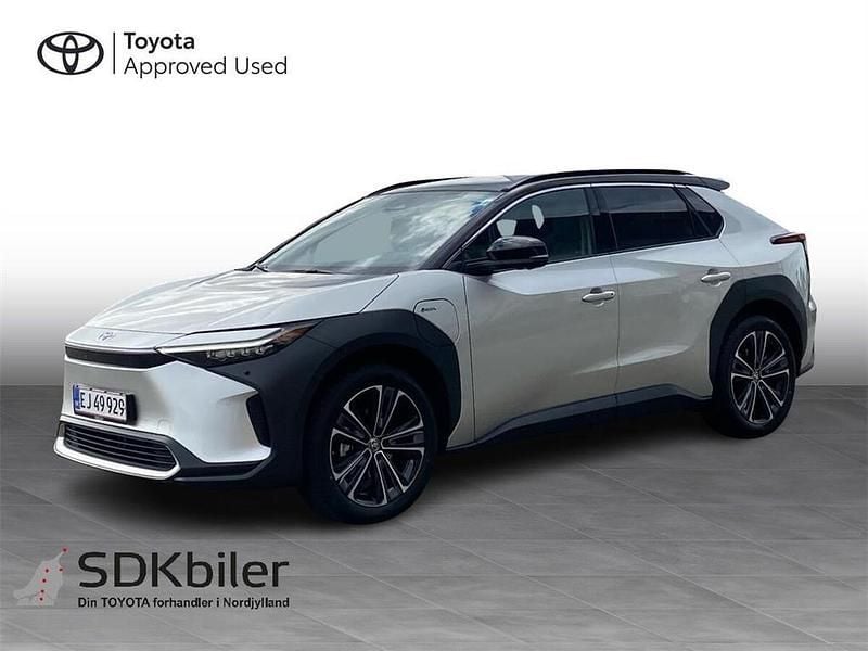 2mr platinum/astral black Brugt 2025 Toyota bZ4X Executive SUV | 319.900 kr. (Lidt for dyr) - Billede 1/3