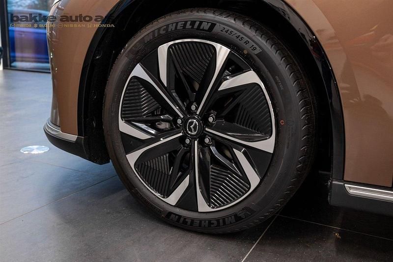 Brugt Mazda 6e Takumi-Line 189 kW (258 HK) 2025 Kobbermetal Hatchback