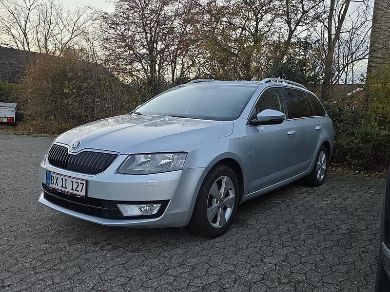 Sølvmetal Brugt 2015 Skoda Octavia Ambition Stationcar | 86.900 kr. (God pris) - Billede 1/4