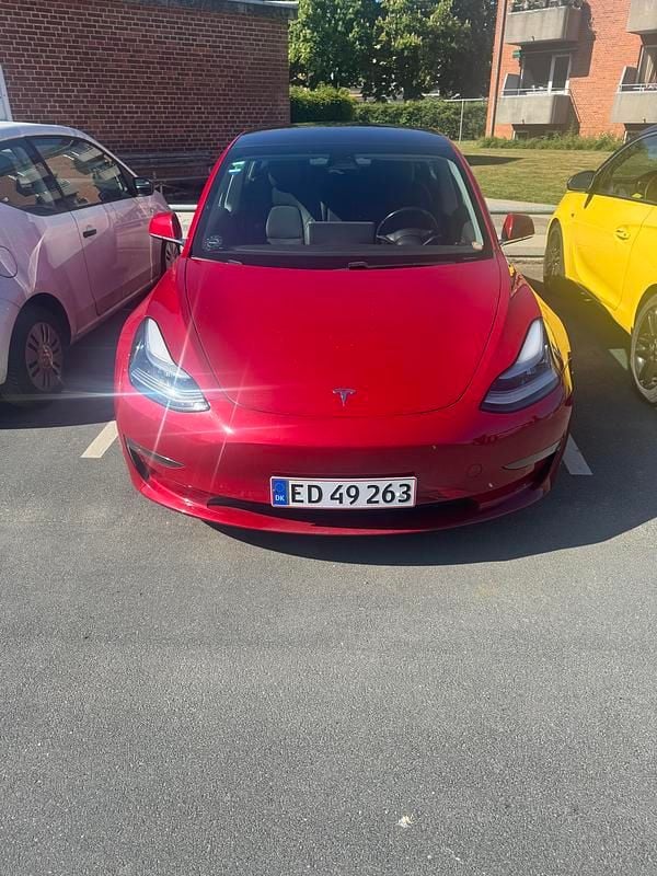 Rød Brugt 2019 Tesla Model 3 Long Range Sedan | 131.100 kr. (God pris) - Billede 1/8