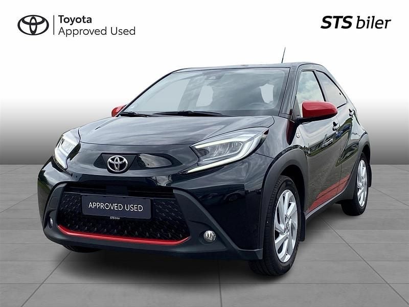 Sort Brugt 2022 Toyota Aygo Active Hatchback | 149.900 kr. (Lidt for dyr) - Billede 1/4