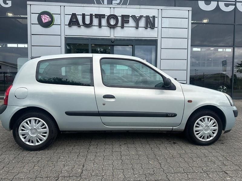 Grå Brugt 2001 Renault Clio II Expression | 10.000 kr. - Billede 1/4