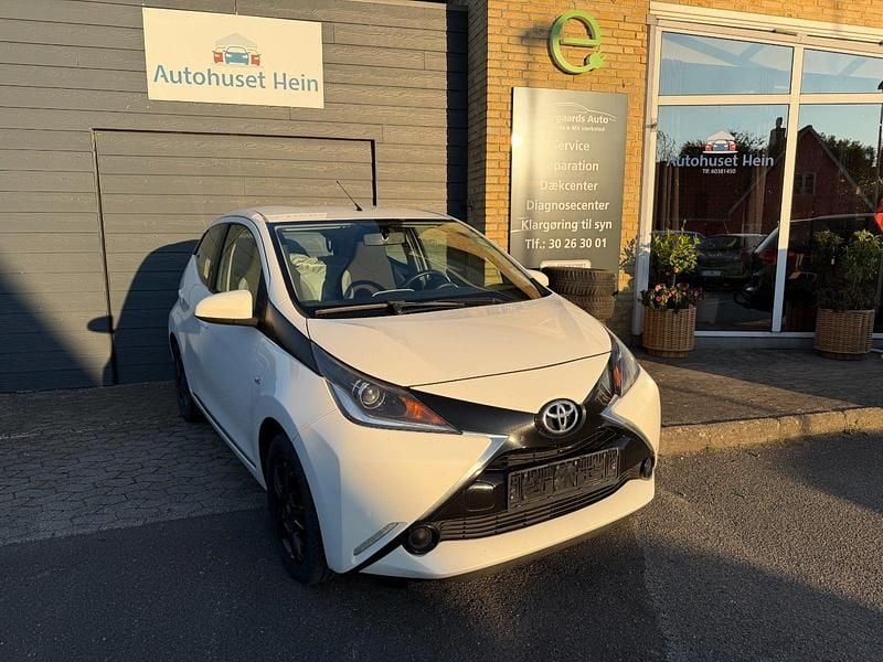 Hvid Brugt 2016 Toyota Aygo Hatchback | 59.800 kr. (Fair pris) - Billede 1/4