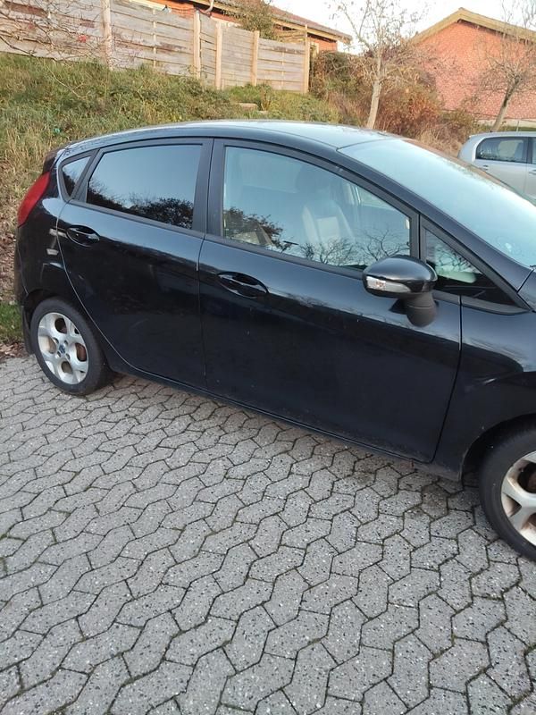 Brugt Ford Fiesta Ambiente 82 HK (60 kW) 2012 Sort Hatchback