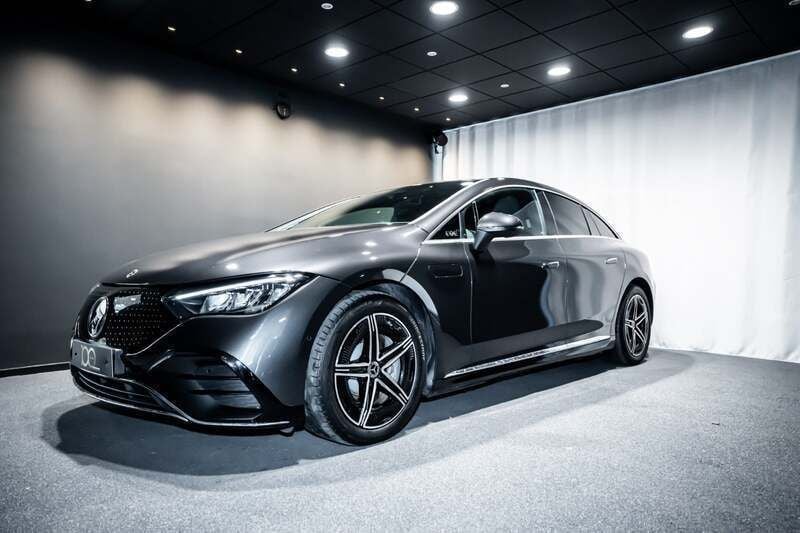 Farve: koksmetal Brugt 2024 Mercedes EQE350 AMG | 479.900 kr. - Billede 1/4