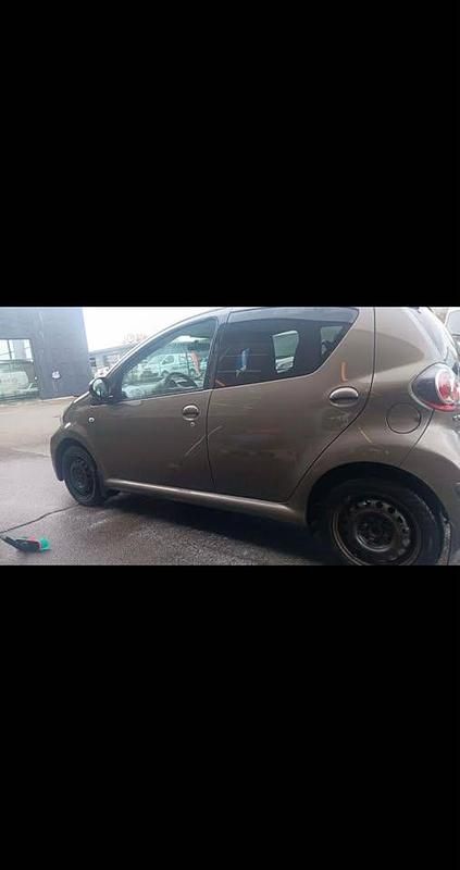 Brugt Toyota Aygo T2 68 HK (50 kW) 2013 Hatchback