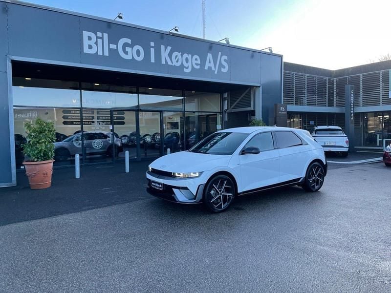 Hvid Ny 2025 Hyundai Ioniq N Line Hatchback | 329.900 kr. (God pris) - Billede 1/4