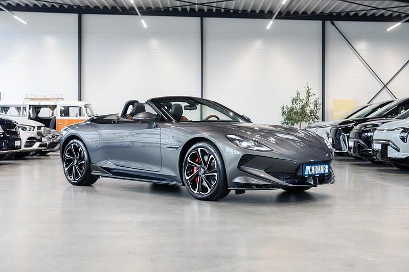 Gråmetal Brugt 2024 MG Cyberster Performance Cabriolet | 479.900 kr. - Billede 1/4