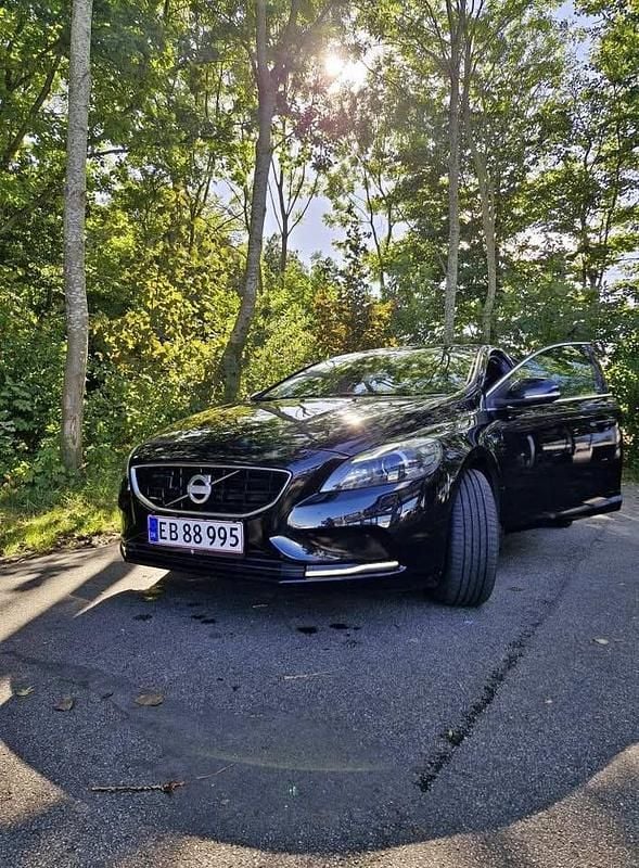 Sort Brugt 2016 Volvo V40 Hatchback | 125.000 kr. (Fair pris) - Billede 1/4