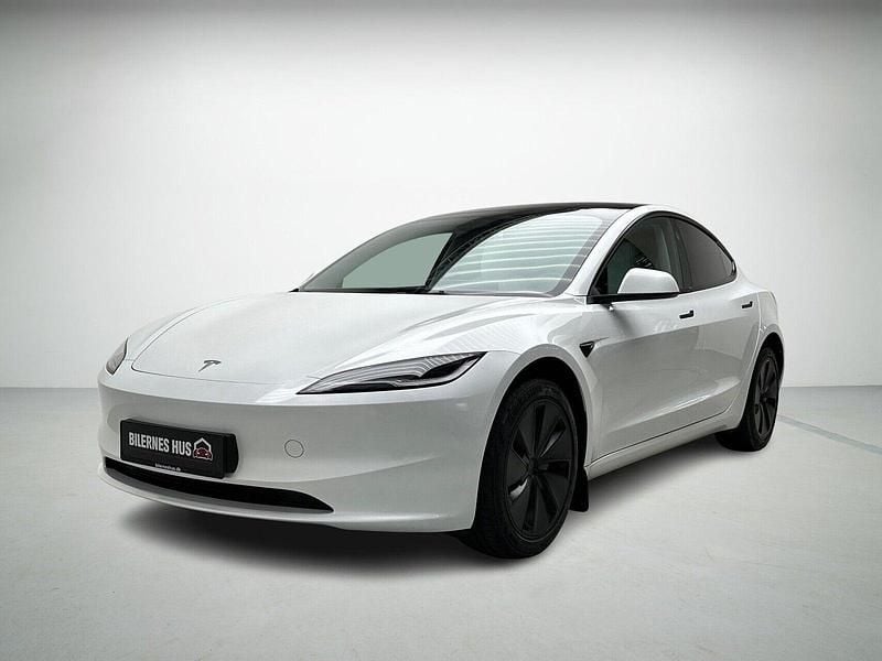 Hvid Brugt 2024 Tesla Model 3 Long Range RWD Sedan | 324.900 kr. - Billede 1/4