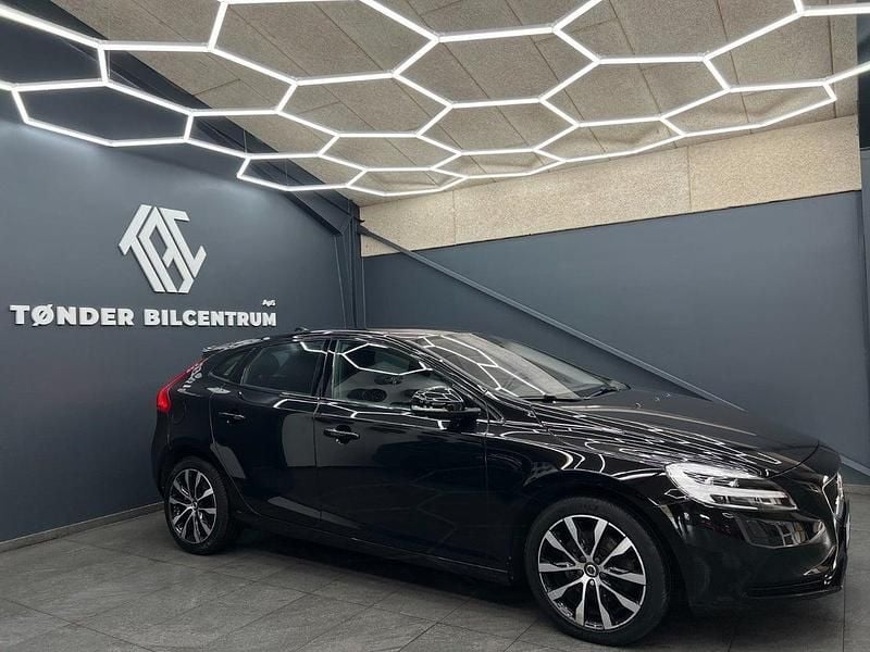 Brugt Volvo V40 Momentum 150 HK (110 kW) 2019 Sort Stationcar