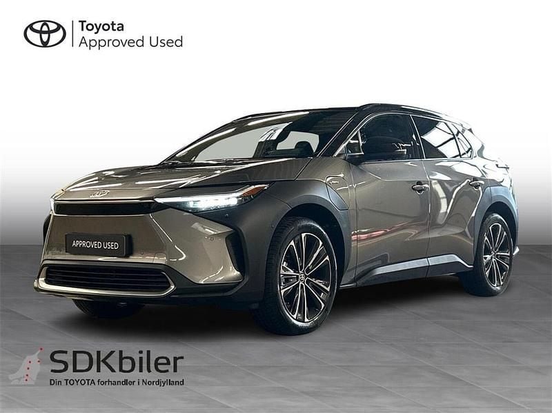 Deep metal grey/astral bla Brugt 2025 Toyota bZ4X Executive SUV | 329.900 kr. (Fair pris) - Billede 1/3