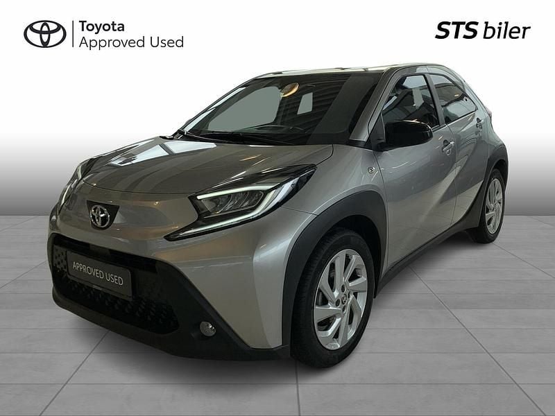 Sølvmetal Brugt 2024 Toyota Aygo Active Hatchback | 149.900 kr. (Fair pris) - Billede 1/3