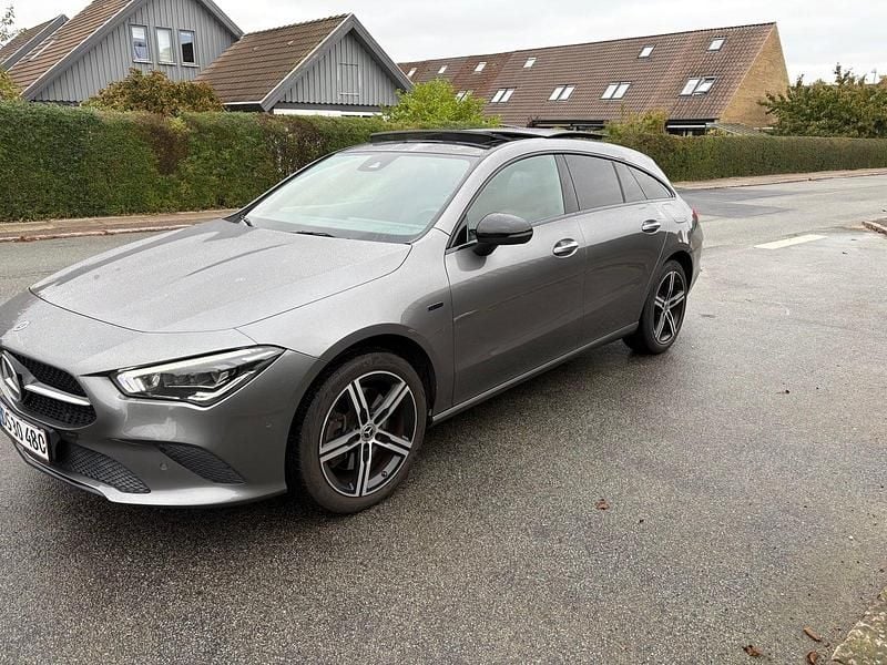 Gråmetal Brugt 2020 Mercedes CLA250e Shooting Brake Stationcar | 290.000 kr. - Billede 1/4