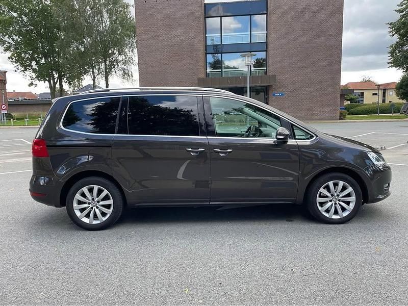 Brugt VW Sharan Highline 150 HK (110 kW) 2015 Brun MPV