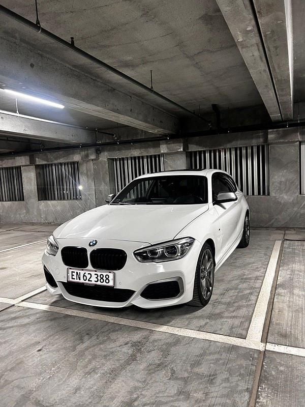 Brugt 2015 BMW M135 Hatchback | 339.700 kr. - Billede 1/3