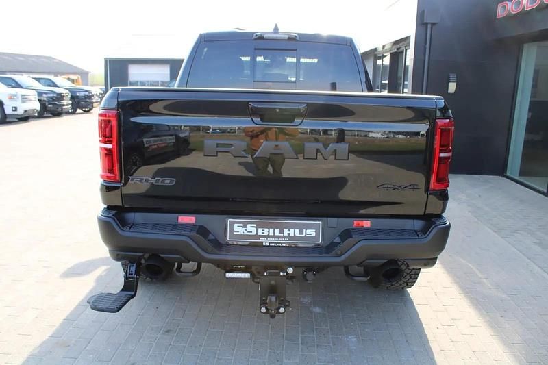 Ny Dodge Ram 540 HK (397 kW) 2025 Sortmetal Afhentning