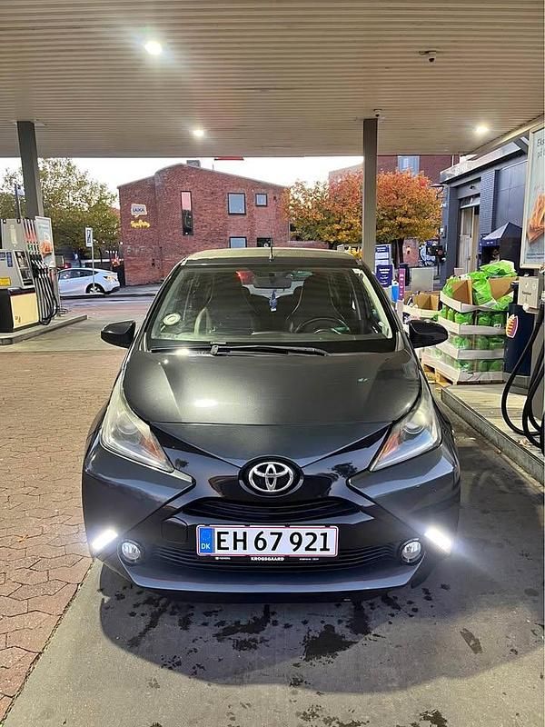 Grå Brugt 2016 Toyota Aygo Hatchback | 52.999 kr. (God pris) - Billede 1/4