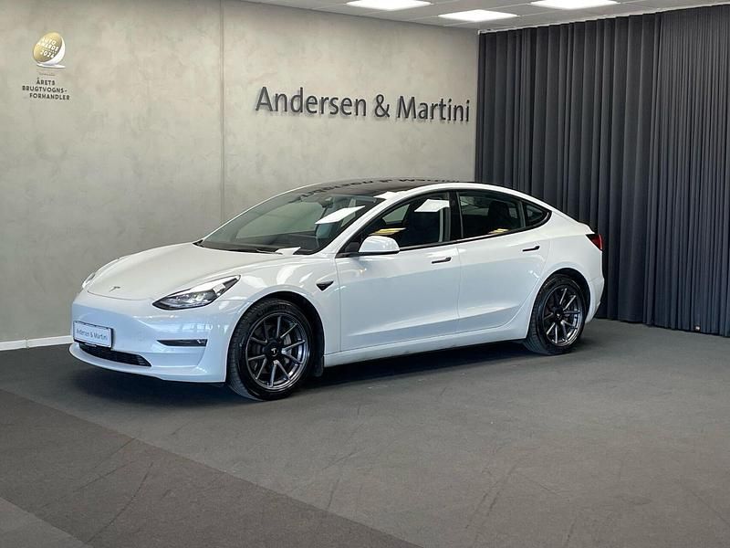 Hvidmetal Brugt 2021 Tesla Model 3 Long Range AWD Sedan | 219.600 kr. (Fair pris) - Billede 1/4