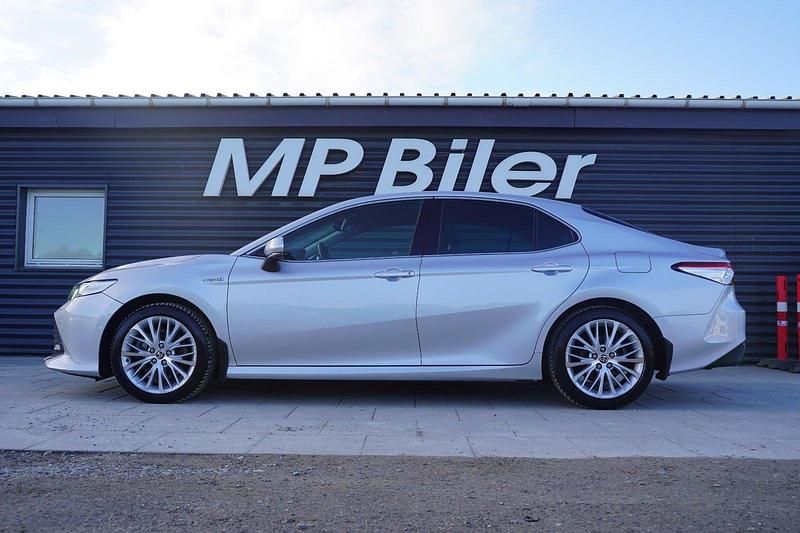 Brugt Toyota Camry Executive 218 HK (160 kW) 2021 Sølvmetal Sedan