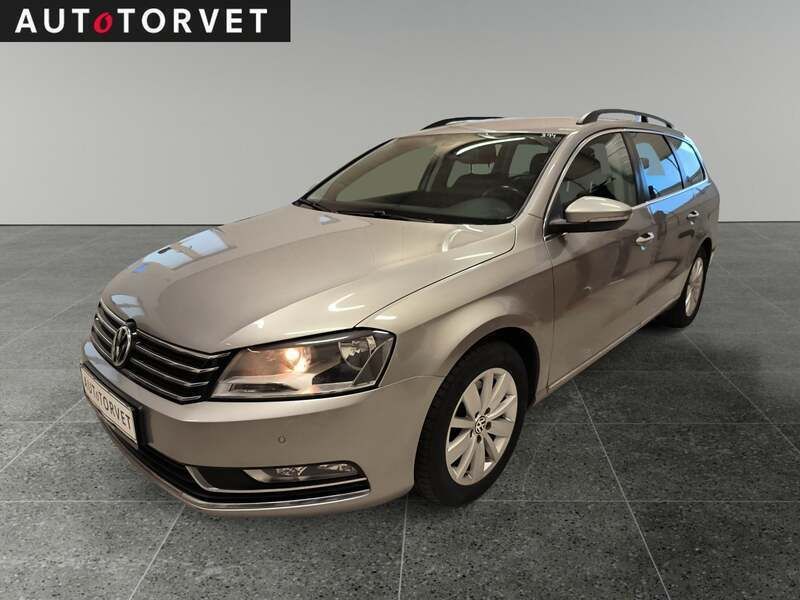 Sølvmetal Brugt 2014 VW Passat Comfortline Stationcar | 81.700 kr. (God pris) - Billede 1/4