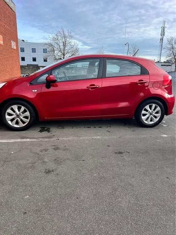Brugt Kia Rio 83 HK (61 kW) 2015 Rød Sedan