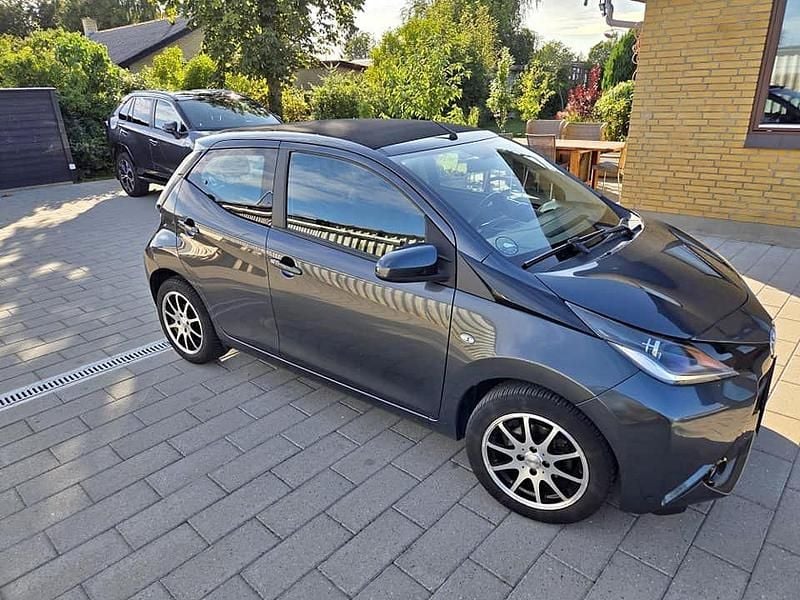 Grå Brugt 2015 Toyota Aygo Hatchback | 57.000 kr. (Fair pris) - Billede 1/4