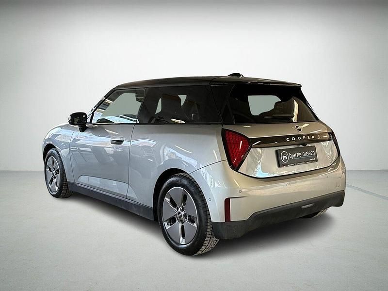 Brugt Mini Cooper SE Favoured 160 kW (218 HK) 2024 Sølvmetal Hatchback