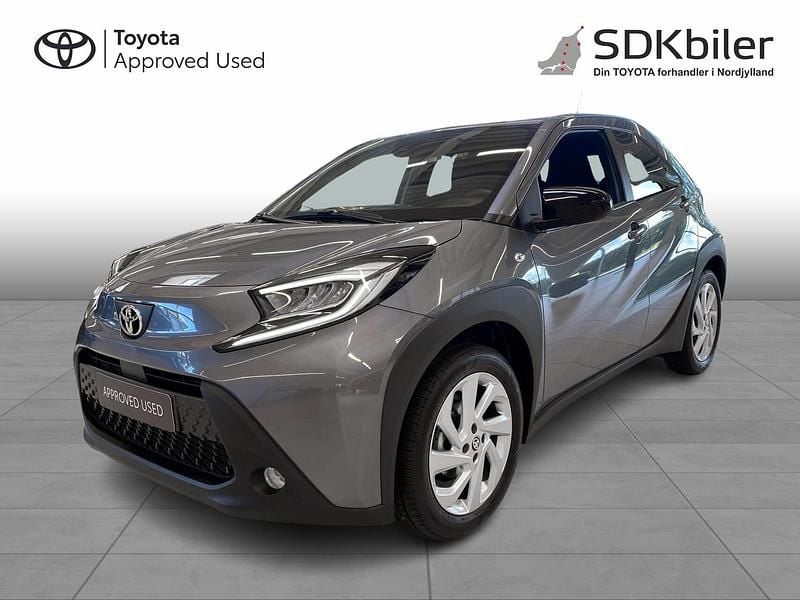 Celestite grey Ny 2024 Toyota Aygo Active Hatchback | 149.900 kr. (Fair pris) - Billede 1/4