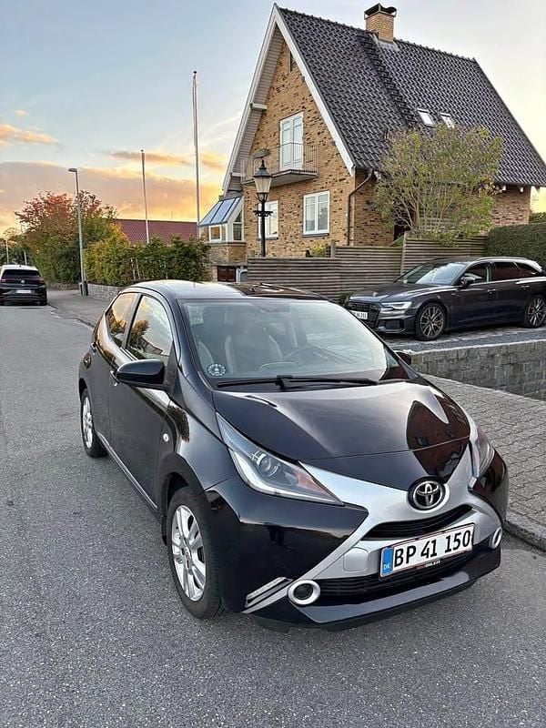 Sort Brugt 2017 Toyota Aygo X-play Hatchback | 60.995 kr. (Fair pris) - Billede 1/4