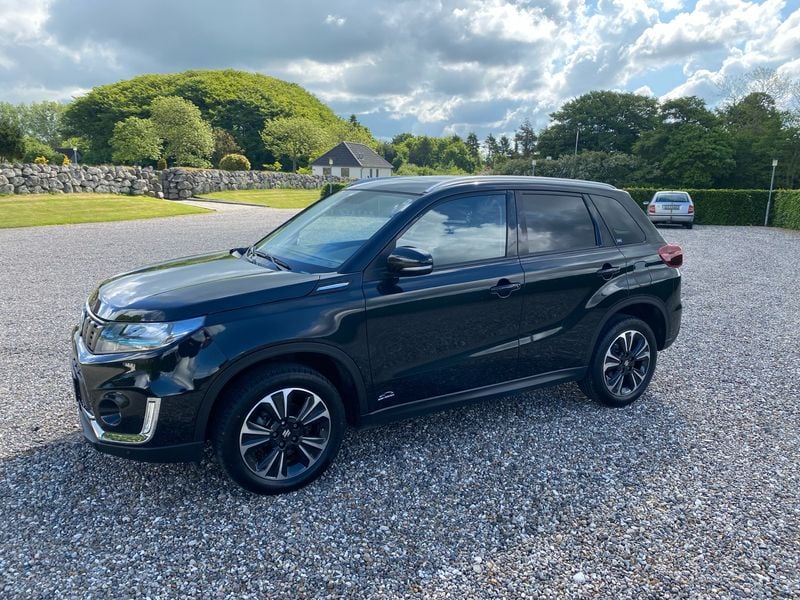 Zce sort metal Brugt 2024 Suzuki Vitara Adventure SUV | 259.800 kr. (Lidt for dyr) - Billede 1/4