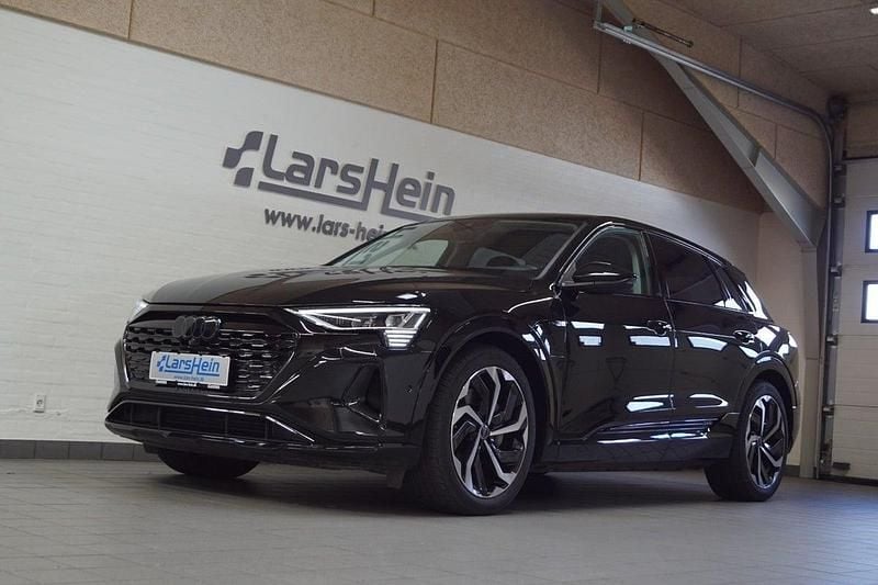 Sortmetal Brugt 2024 Audi Q8 e-tron Advanced SUV | 579.800 kr. (Lidt for dyr) - Billede 1/4