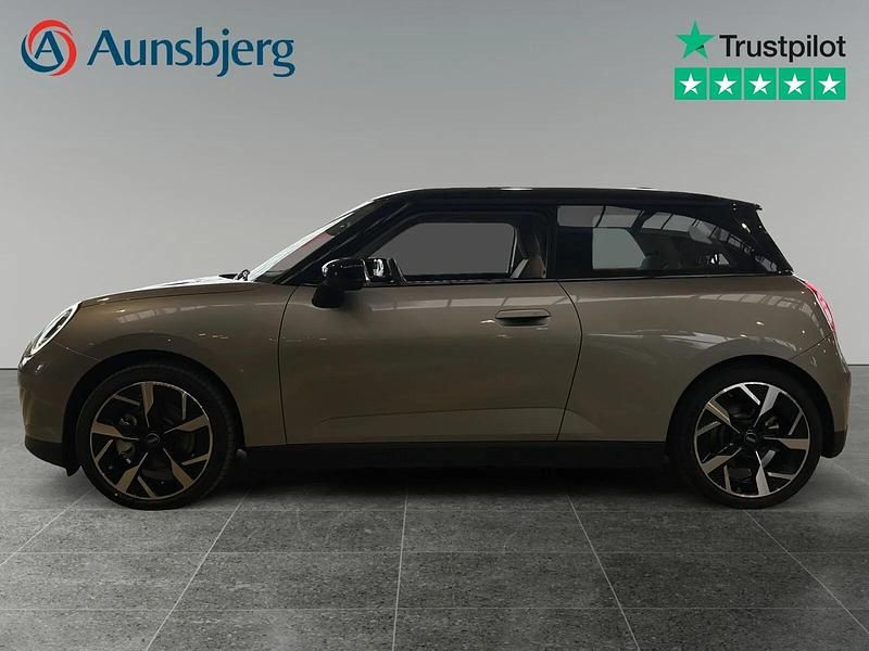 Ny Mini Cooper Classic 135 kW (184 HK) 2025 Sølv metal Hatchback