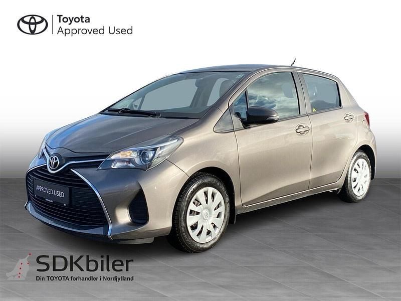Platinum bronze Brugt 2017 Toyota Yaris T2 Hatchback | 74.900 kr. (Fair pris) - Billede 1/3