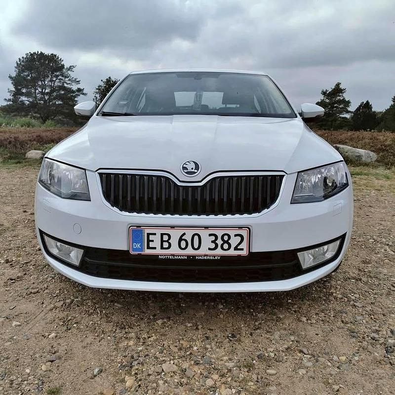 Hvid Brugt 2014 Skoda Octavia Hatchback | 75.500 kr. (Fair pris) - Billede 1/4