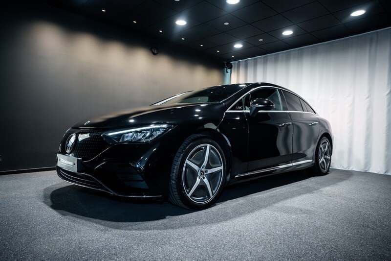 Farve: sortmetal Brugt 2025 Mercedes EQE350 AMG Sedan | 524.900 kr. - Billede 1/4