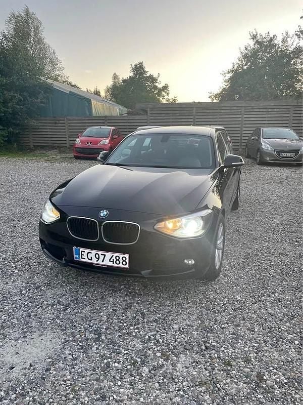 Sort Brugt 2013 BMW 120 Hatchback | 90.000 kr. (Fair pris) - Billede 1/4