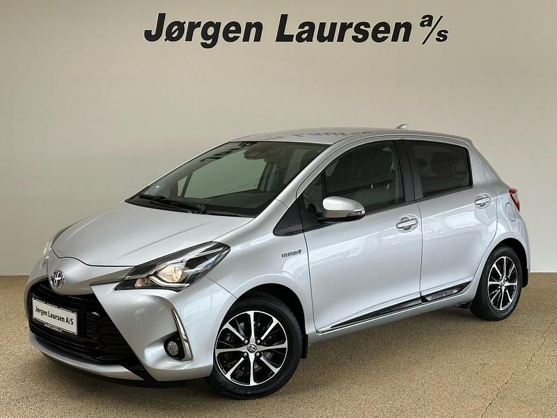 Sølvmetal Brugt 2020 Toyota Yaris Hybrid H2 Hatchback | 139.800 kr. (Super pris) - Billede 1/4