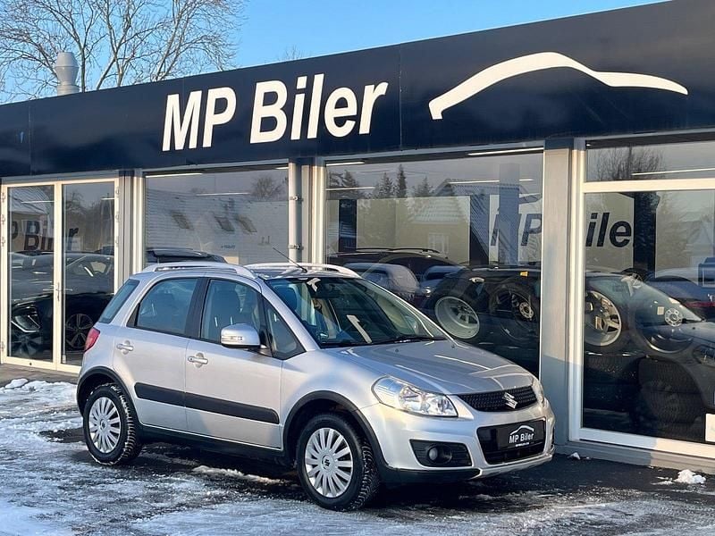 Sølvmetal Brugt 2014 Suzuki SX4 GLX PLUS | 64.900 kr. (Fair pris) - Billede 1/4