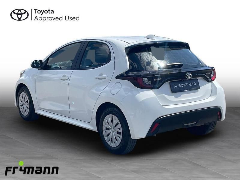 Hvid Brugt 2024 Toyota Yaris Hybrid Hatchback | 194.990 kr. (God pris) - Billede 1/3