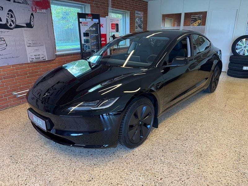 Sort Brugt 2024 Tesla Model 3 Long Range AWD Sedan | 329.800 kr. (Fair pris) - Billede 1/4