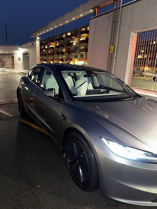 Brugt Tesla Model 3 RWD 208 kW (283 HK) 2025 Sølvmetal Sedan