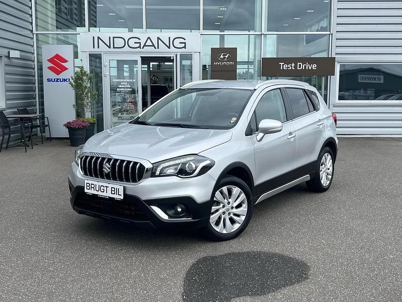 Silky silver metal Brugt 2020 Suzuki SX4 S-Cross Active SUV | 174.900 kr. (Fair pris) - Billede 1/4
