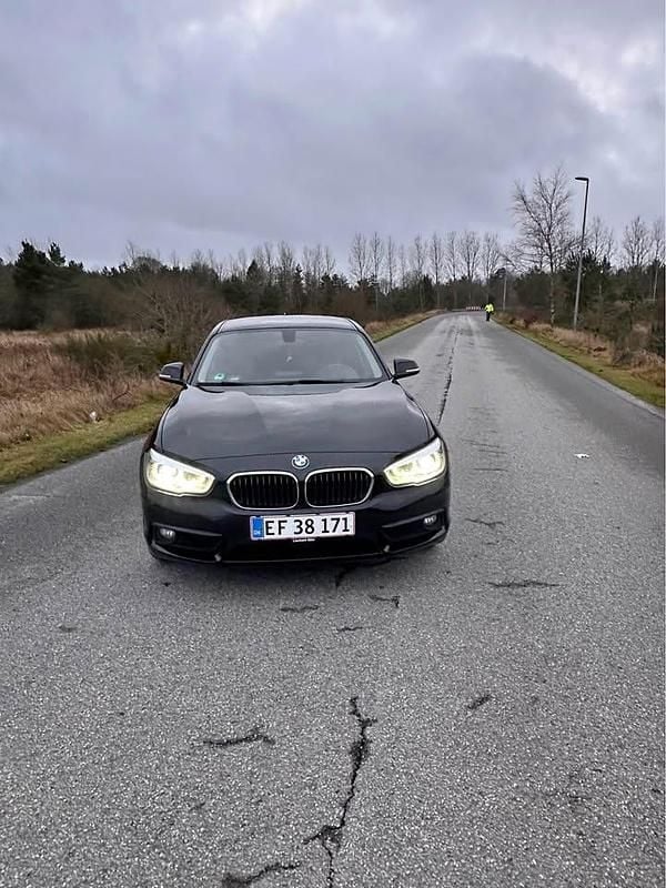 Sort Brugt 2016 BMW 118 Sport Line Hatchback | 95.000 kr. (Fair pris) - Billede 1/4