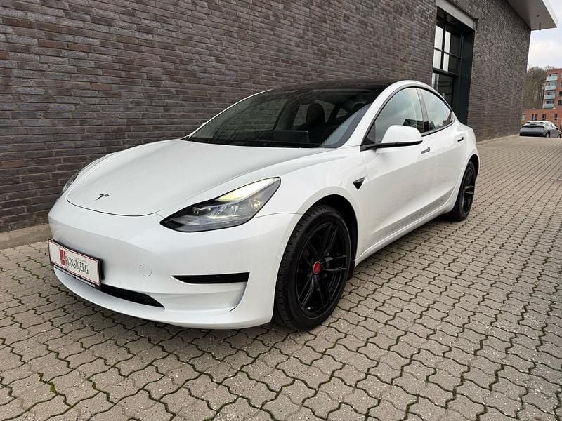 Hvid Brugt 2021 Tesla Model 3 Standard Range Plus Sedan | 169.900 kr. (Lidt for dyr) - Billede 1/4