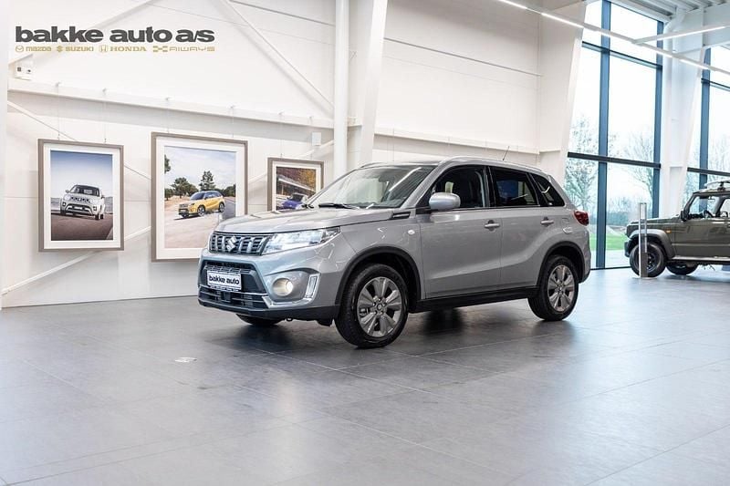 Koksmetal Ny 2024 Suzuki Vitara Active SUV | 249.900 kr. (Lidt for dyr) - Billede 1/4