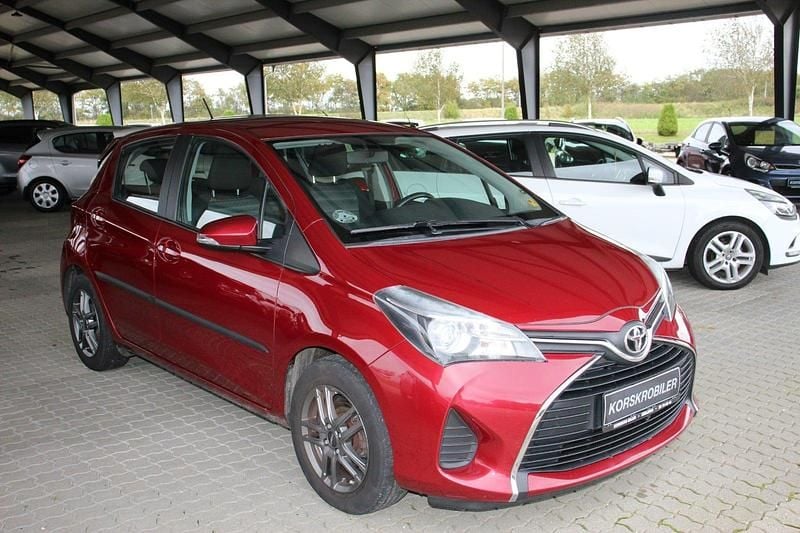 Bordeauxmetal Brugt 2017 Toyota Yaris T2 Hatchback | 68.800 kr. (Fair pris) - Billede 1/4