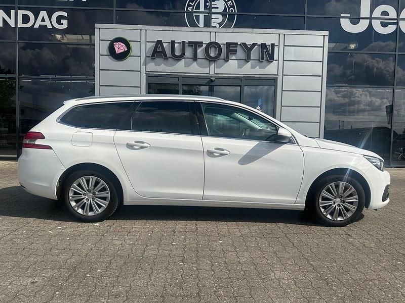 Hvid Brugt 2018 Peugeot 308 Allure Sky Stationcar | 73.800 kr. (Super pris) - Billede 1/4